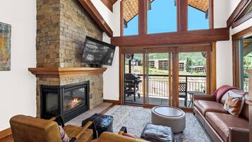 电视、壁炉、立体声音响