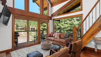 TV, fireplace, stereo