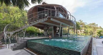 Emerald 307 - Studio With Balcony and Shared Pool