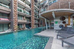 Apartamento, 1 habitación, accesible para personas con discapacidad, balcón | Piscina | Una piscina al aire libre