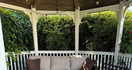 Garden Oasis ~
3-bedroom house in charming San Rafael with a beautiful backyard
