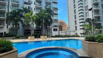2 outdoor pools