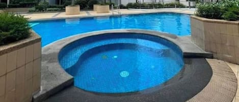 2 outdoor pools