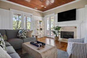 TV, fireplace, table tennis - Pool, Spa, Ocean Views, One Block to Beach (Isle Of Palms)