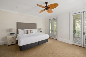 4 habitaciones, escritorio, tabla de planchar con plancha y internet 