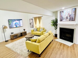 تلفزيون ذكي، مدفأة، كُتُب