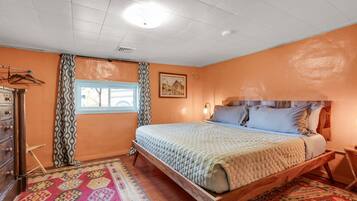 2 habitaciones, escritorio, tabla de planchar con plancha y wifi gratis