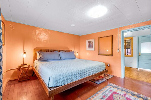 2 habitaciones, escritorio, tabla de planchar con plancha y wifi gratis 