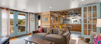 Prime Location•Dog Friendly•Large Deck
