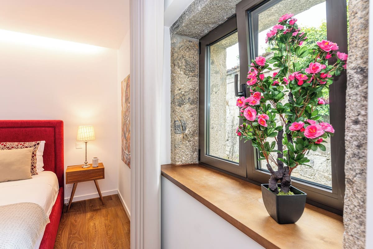 Chambre Confort double ou avec lits jumeaux, vue sur le jardin | AccĂšs au Wi-Fi (inclus)
