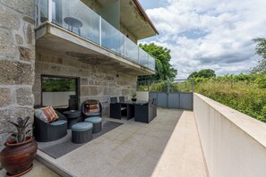 Suite Deluks, 1 Tempat Tidur King | Teras/patio