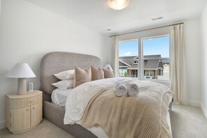 6 室のベッドルーム、デスク、アイロン / アイロン台、WiFi (無料)