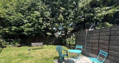 Oldham Bungalow Retreat: 2BD Peaceful Comfort