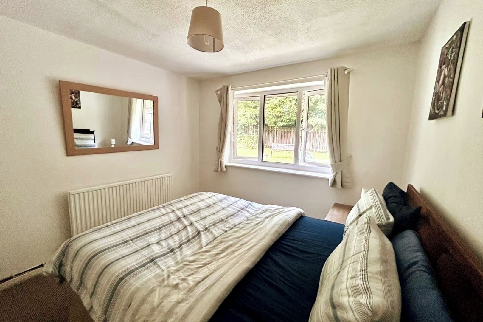 2 bedrooms, desk, iron/ironing board, WiFi