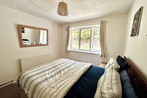 2 bedrooms, desk, iron/ironing board, WiFi