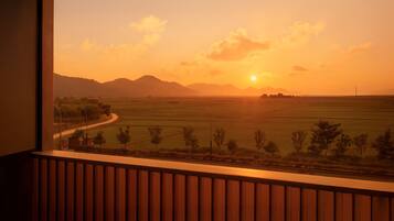 Basic Room, 1 Bedroom (Yongmaru Grand Room 302) | 1 bedroom, free WiFi