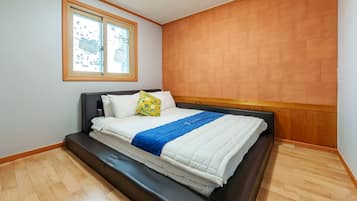 Basic Room, 1 Bedroom (Yongmaru Grand Room 302) | 1 bedroom, free WiFi