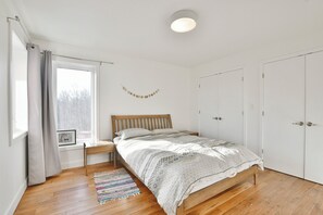 WiFi, bed sheets