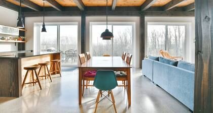 The house on the maple grove. Private land close to local attractions