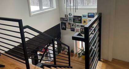 The house on the maple grove. Private land close to local attractions
