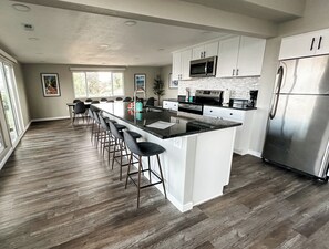 Mikrowelle, Ofen, Herdplatte, Geschirrspüler