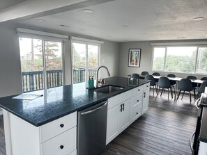 Mikrowelle, Ofen, Herdplatte, Geschirrspüler