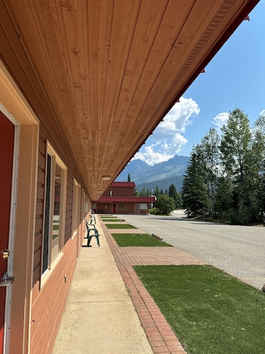 Saddle Mountain Lodge
