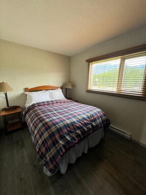 Classic Double Room, 1 Double Bed, Kitchenette | Laptop workspace, free WiFi, bed sheets - Saddle Mountain Lodge (Blue River)