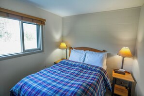 Laptop workspace, free WiFi, bed sheets