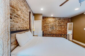 1 chambre, fer et planche à repasser, accès Internet, draps fournis