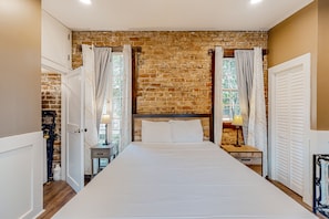 1 bedroom, iron/ironing board, internet, bed sheets