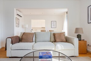 Télévision, chaîne hi-fi