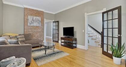 Rare, Brick 6-bedroom Row house within minutes of Marvelous Springfield's