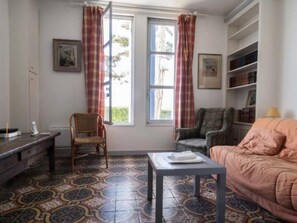 TV - Charming fourasine house facing the ocean (FOURAS)