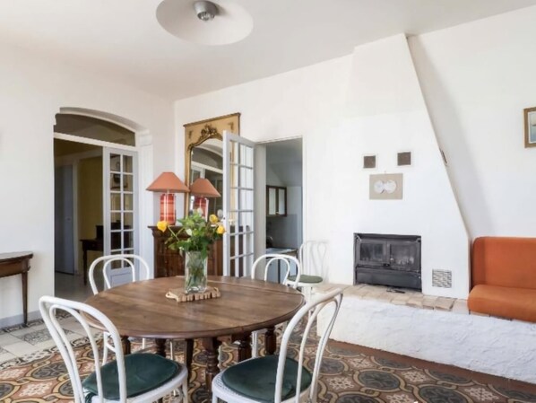 Dining - Charming fourasine house facing the ocean (FOURAS)