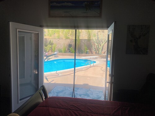 Charming 1-bedroom in lovely Glen Crest Hills with pool, culdesac