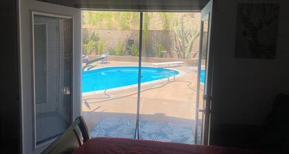 Charming 1-bedroom in lovely Glen Crest Hills with pool, culdesac