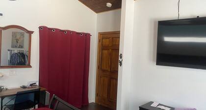 Charming 1-bedroom in lovely Glen Crest Hills with pool, culdesac
