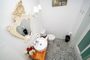 อพาร์ทเมนท์, 3 ห้องนอน, วิวเมือง | ห้องน้ำ | กระดาษชำระ