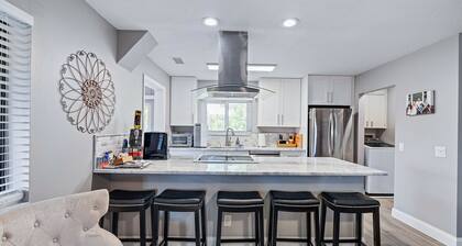 4BR Beach House Spacious Steps From Sand