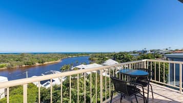 Appartement, 2 chambres, balcon, vue partielle sur l'océan | Balcon
