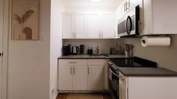 Coffee/tea maker, fridge, microwave, oven