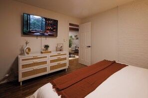 1 bedroom, iron/ironing board, WiFi, bed sheets - Modern Designer 1 Bedroom in Dumbo NYC (Brooklyn)