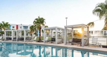 Pet-Friendly 3 BR Daytona Pool and Gym