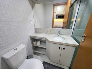 تجهيزات دش، مجففات شعر، مناشف، صابون