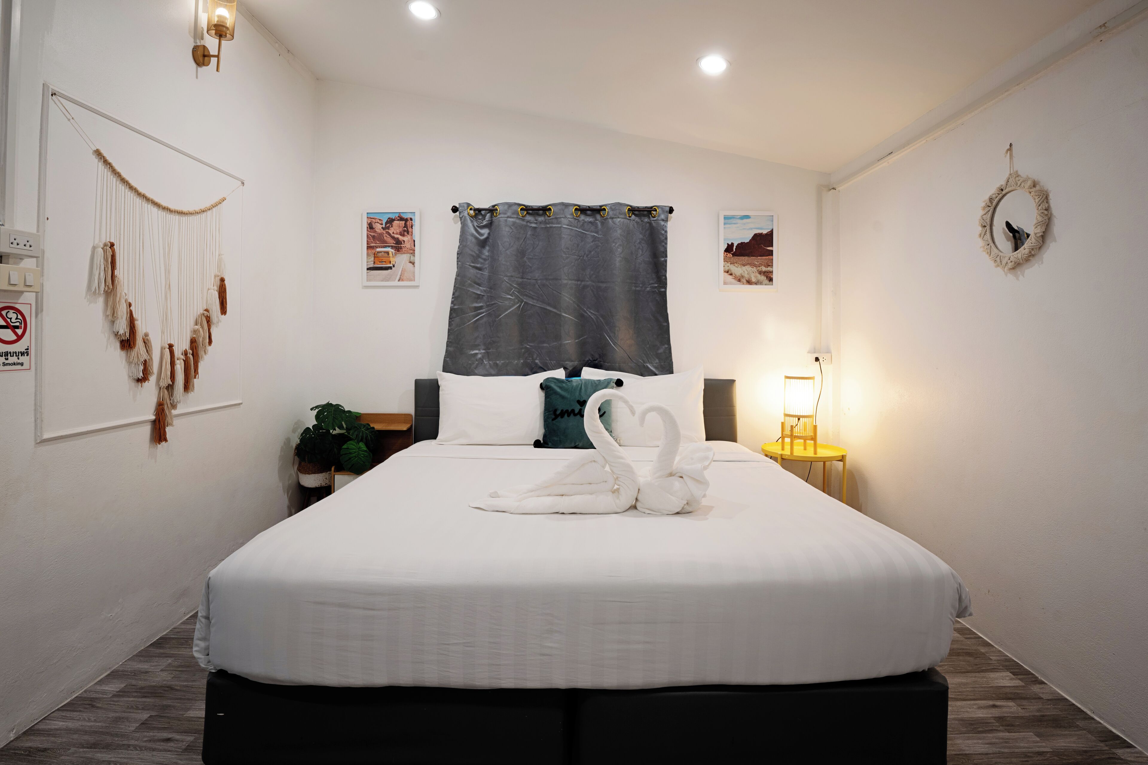 Luxury House, 2 Bedrooms, Beach View | Desk, laptop workspace, free WiFi, bed sheets