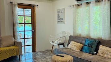 Luxury House, 2 Bedrooms, Beach View | Living area
