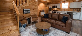 Hot Tub & Firepit~20 Min Lake Cumberland~Family Friendly~River Boat Ramp