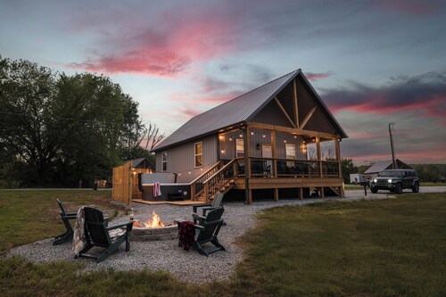 Hot Tub & Firepit~Game Center~Lake Cumberland~Family Friendly~River Boat Ramp