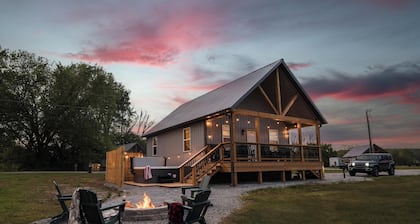 Hot Tub & Firepit~Game Center~Lake Cumberland~Family Friendly~River Boat Ramp